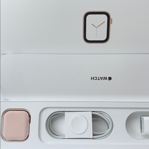 I phone watch series 4. 40MM - Picture 2 of 3